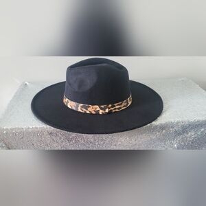New with tag fedora hat